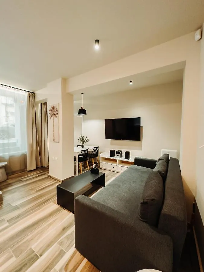 Blackhaus Family And Friends Deluxe Apartment 塞萨洛尼基